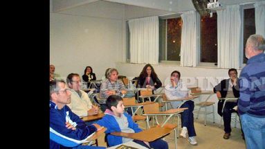 Edgardo Venturi presentó Educación a la carta. (LA OPINION)