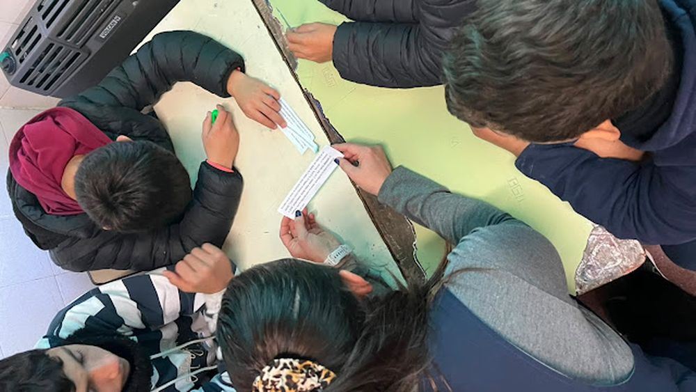 En el marco de las acciones destinadas a promover ámbitos escolares seguros y saludables, la Subsecretaría de Políticas de Género, Mujeres y Diversidad coordinó una jornada de prevención primaria de las violencias en la Escuela de Educación Secundaria N° 5 de San Pedro. En el marco de las acciones destinadas a promover ámbitos escolares seguros y saludables, la Subsecretaría de Políticas de Género, Mujeres y Diversidad coordinó una jornada de prevención primaria de las violencias en la Escuela de Educación Secundaria N° 5 de San Pedro.