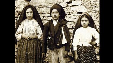 Cuenta la historia que la Virgen se apareció a tres niños en Portugal. (INTERNET)