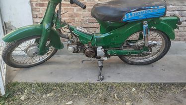 La moto Econo Power verde sustraída; cuyo dueño tiene que acercarse ante las autoridades policiales y judiciales para que se la reintegren. La moto Econo Power verde sustraída; cuyo dueño tiene que acercarse ante las autoridades policiales y judiciales para que se la reintegren.