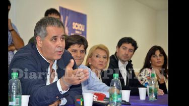 Topo Rodríguez en plena campaña, ayer en Pergamino.  (LA OPINION)