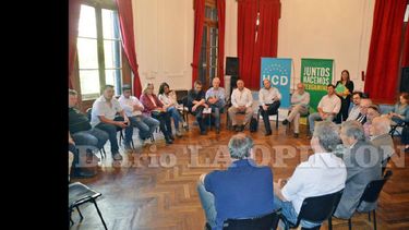 Los delegados de los doce pueblos que conforman el Partido de Pergamino se congregaron en el salón Luis Sued. (LA OPINION)