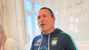 El histórico capitán de la selección argentina de fútbol para ciegos, Silvio Velo, protagonizó una jornada de formación e intercambio en el Instituto Superior de San Pedro, donde brindó una disertación ante estudiantes del Profesorado de Educación Física en el marco del programa municipal Animate, Vos Valés. El histórico capitán de la selección argentina de fútbol para ciegos, Silvio Velo, protagonizó una jornada de formación e intercambio en el Instituto Superior de San Pedro, donde brindó una disertación ante estudiantes del Profesorado de Educación Física en el marco del programa municipal Animate, Vos Valés.