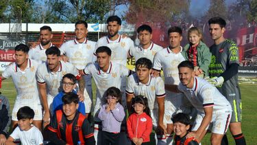 Douglas va por más en casa luego de transitar una semana de preparación con el ánimo en alza.