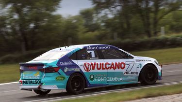 El Virtus de Alfonso Domenech en acción en el “Oscar Cabalén”, antes de su abandono.