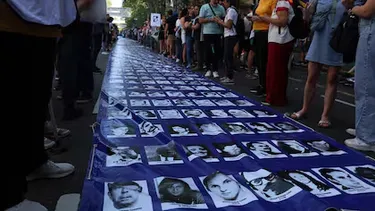 San Nicolás será sede del primer Encuentro Local de Jóvenes y Memoria. La actividad, organizada por las docentes Julieta Parodi y Jorgelina Sceusa junto con coordinadores locales y la Mesa de la Memoria Nicoleña, se desarrollará de 9 a 12 en el Auditorio Municipal y será abierta a toda la comunidad. La entrada es gratuita. San Nicolás será sede del primer Encuentro Local de Jóvenes y Memoria. La actividad, organizada por las docentes Julieta Parodi y Jorgelina Sceusa junto con coordinadores locales y la Mesa de la Memoria Nicoleña, se desarrollará de 9 a 12 en el Auditorio Municipal y será abierta a toda la comunidad. La entrada es gratuita.
