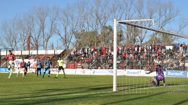 Raúl Albornoz de penal anotó el tercero. Raúl Albornoz de penal anotó el tercero.