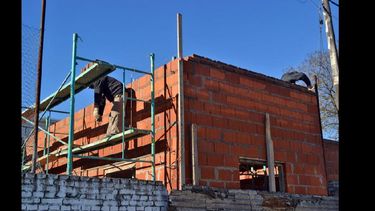 La descentralización de oficinas municipales y la construcción del nuevo centro de día están en proceso de ejecución. (LA OPINION)