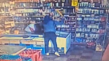 La condena a 8 años de prisión a los dos sujetos que protagonizaron el violento asalto al supermercado chino. La condena a 8 años de prisión a los dos sujetos que protagonizaron el violento asalto al supermercado chino.