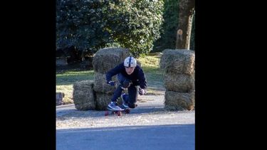 Leonel Gómez celebra uno de los triunfos logrados en Pinamar y en acción durante la competencia de freeride. Leonel Gómez celebra uno de los triunfos logrados en Pinamar y en acción durante la competencia de freeride.