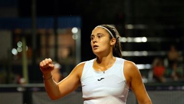 Julia Riera alcanzó los cuartos de final y este viernes se jugará el pase a semifinales. Julia Riera alcanzó los cuartos de final y este viernes se jugará el pase a semifinales.