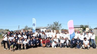 La iniciativa se realizó en el barrio Los Pomelos, en el marco del programa Softys Contigo, e incluyó la construcción de un salón comunitario, cocina, baño y una torre de agua, junto con acciones de salud y concientización, con el acompañamiento de Ladysoft y Babysec. La iniciativa se realizó en el barrio Los Pomelos, en el marco del programa Softys Contigo, e incluyó la construcción de un salón comunitario, cocina, baño y una torre de agua, junto con acciones de salud y concientización, con el acompañamiento de Ladysoft y Babysec.