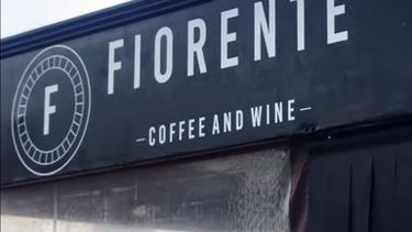 En la intersección de avenida Hipólito Yrigoyen y Venezuela se encuentra Fiorente. En la intersección de avenida Hipólito Yrigoyen y Venezuela se encuentra Fiorente.